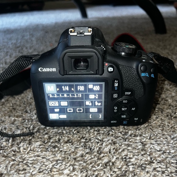 Canon 2728C002 EOS 2000D 18-55mm III Lens 24.1MP DSLR Camera - Picture 2 of 11